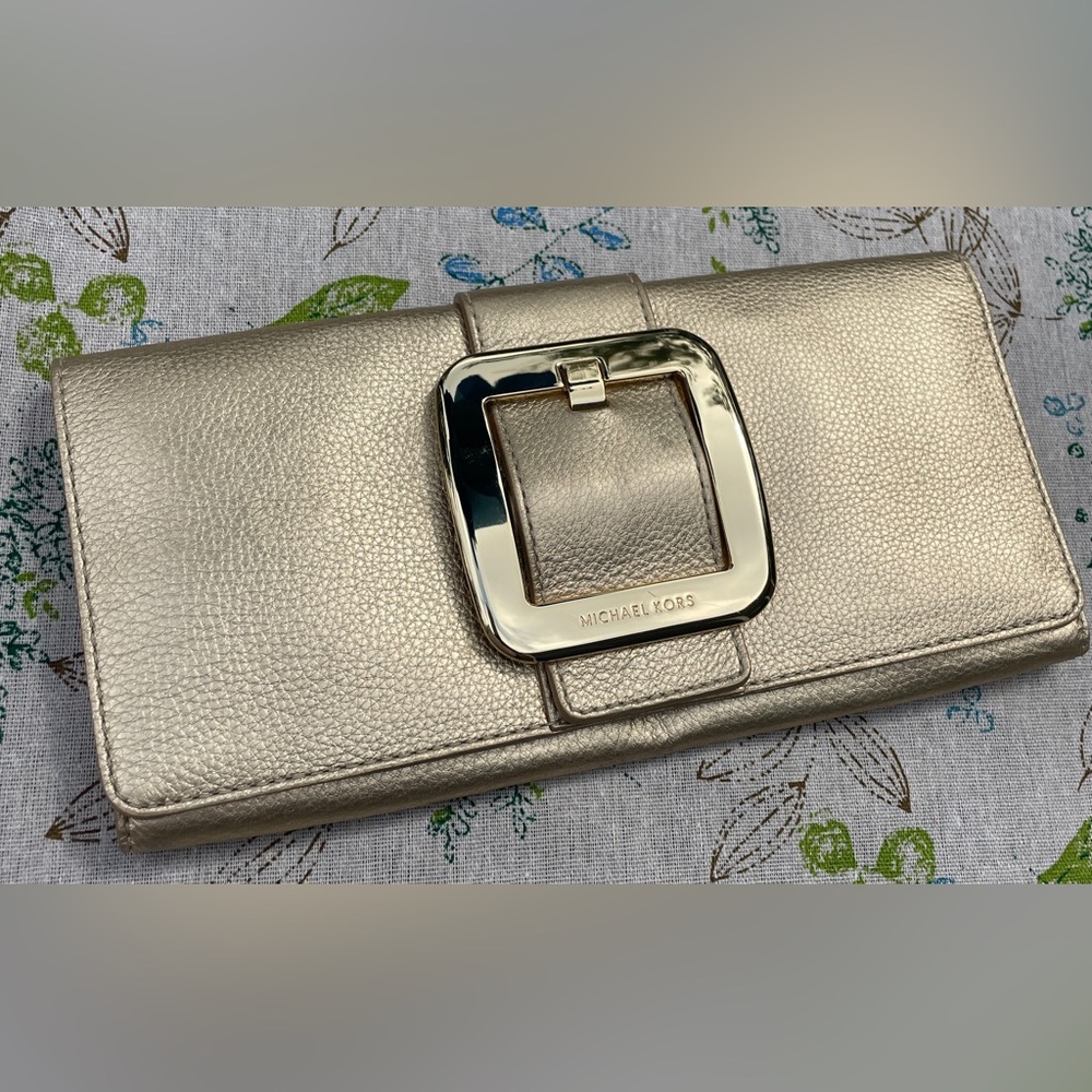🔥🔥 Michael Kors, gold envelope style clutch